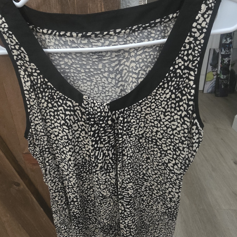 Ann Taylor Black and Cream Printed Sleeveless Blouse